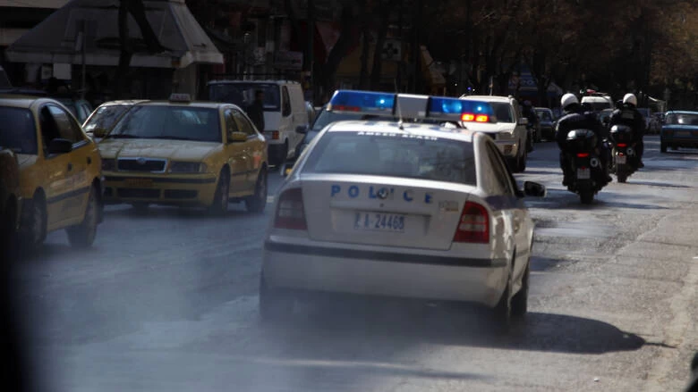 Κινηματογραφική καταδίωξη στο Μενίδι με τρεις τραυματίες αστυνομικούς